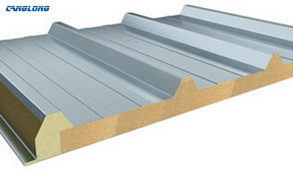 Characteristics of polyurethane sandwich panel