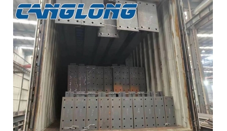 The steel structure of the Guinea workshop is packaged and delivered